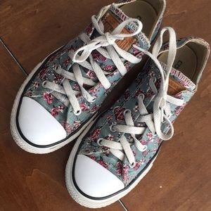 Converse all stars sneakers